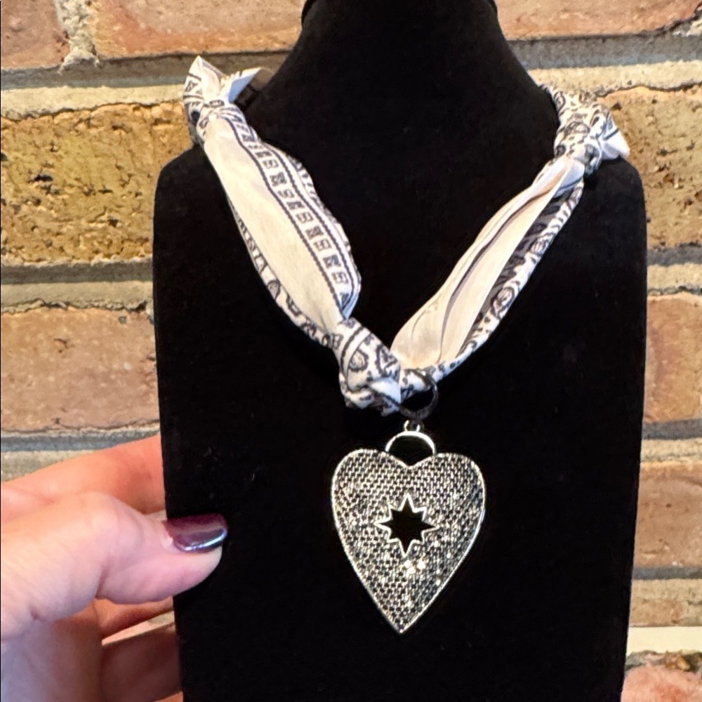 Bandana Babe Knotted Heart Charm Scarf Necklace - Black and Ivory -NWOT - Picture 2 of 8